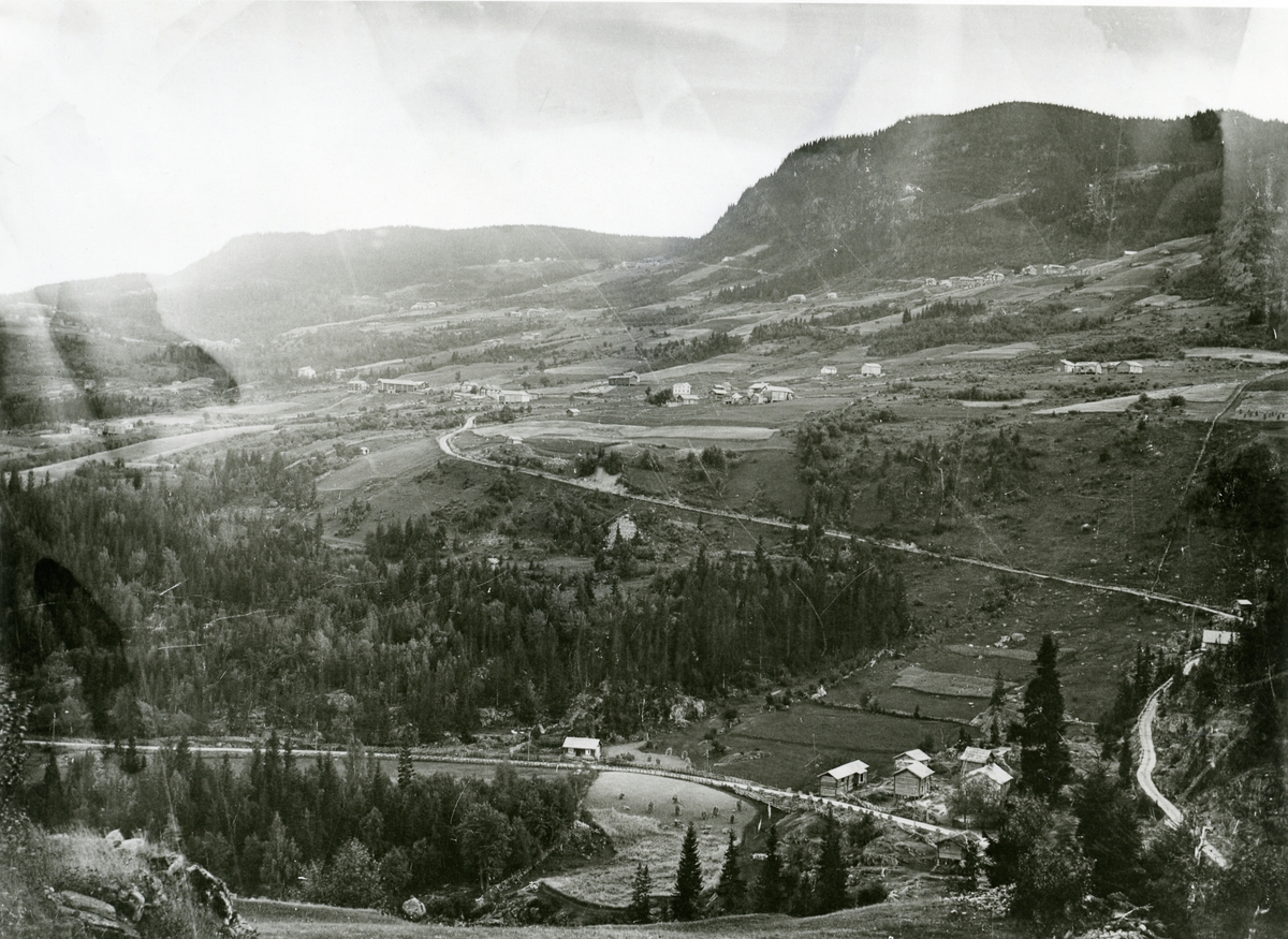 Vestre Bagn før 1900. Foto tatt frå Haugsrud ( berghylle ovanfor Fjellheim ).