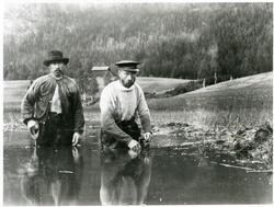 Anton Christiansen og O. A. Harviken.