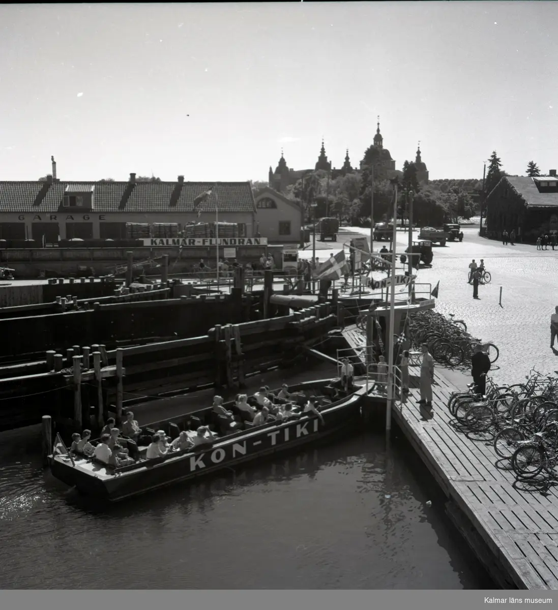 Rundtursbåten "Kontiki" i Ölandshamnen i Kalmar 1950-talet.