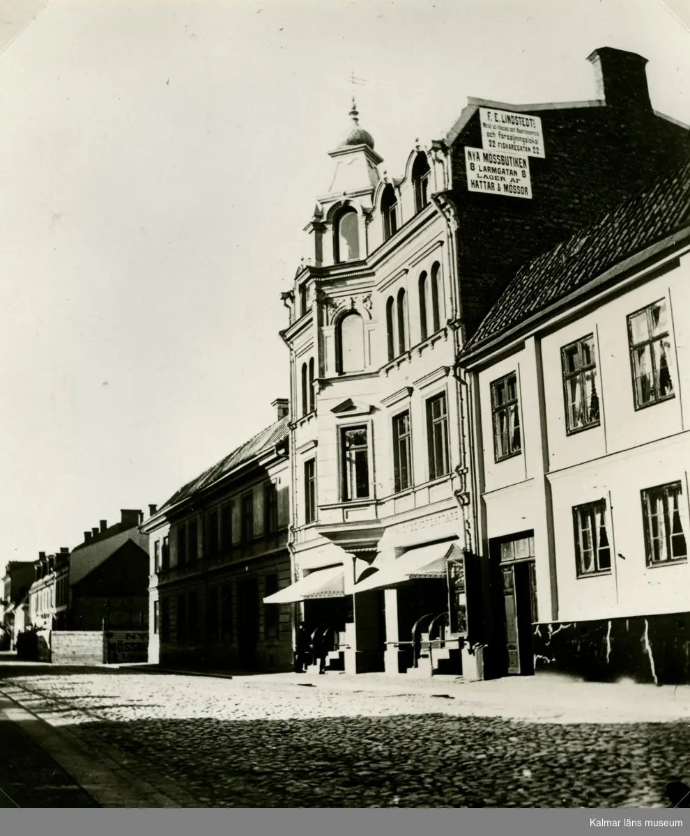 F.E. Lindsteds butik och Nya Mössbutiken.