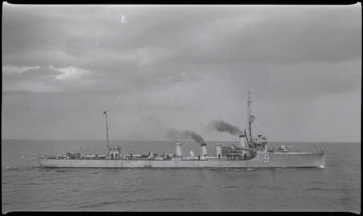 Jagaren HMS WRANGEL till sjöss.