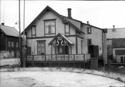 Bendiksens gård i Storgata. Grønligården til venstre i bakgr