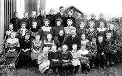 Sanne og Solli bruksskole i Tune ca. 1909-10 (?). I midten  