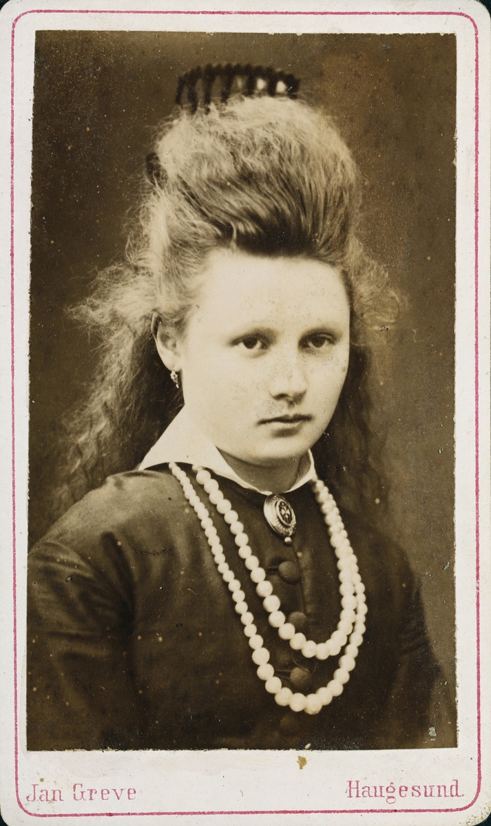 Portrett av Frk. Augusta Valentinsen.