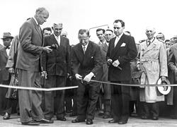 Kråkerøybrua i Fredrikstad, åpning i 1957. 
Snorklipping. P