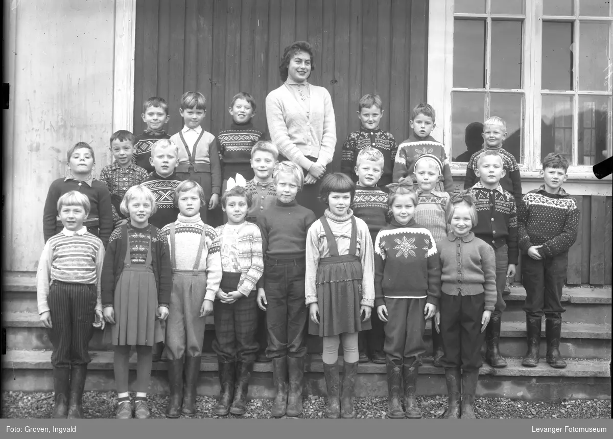 Skolebilde fra folkeskole Solhaug skole, Åsenfjord.