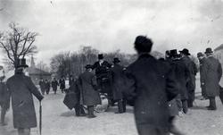 Hans Hagerup Krag sittende i en Locomobil. Bildet er fra Tek