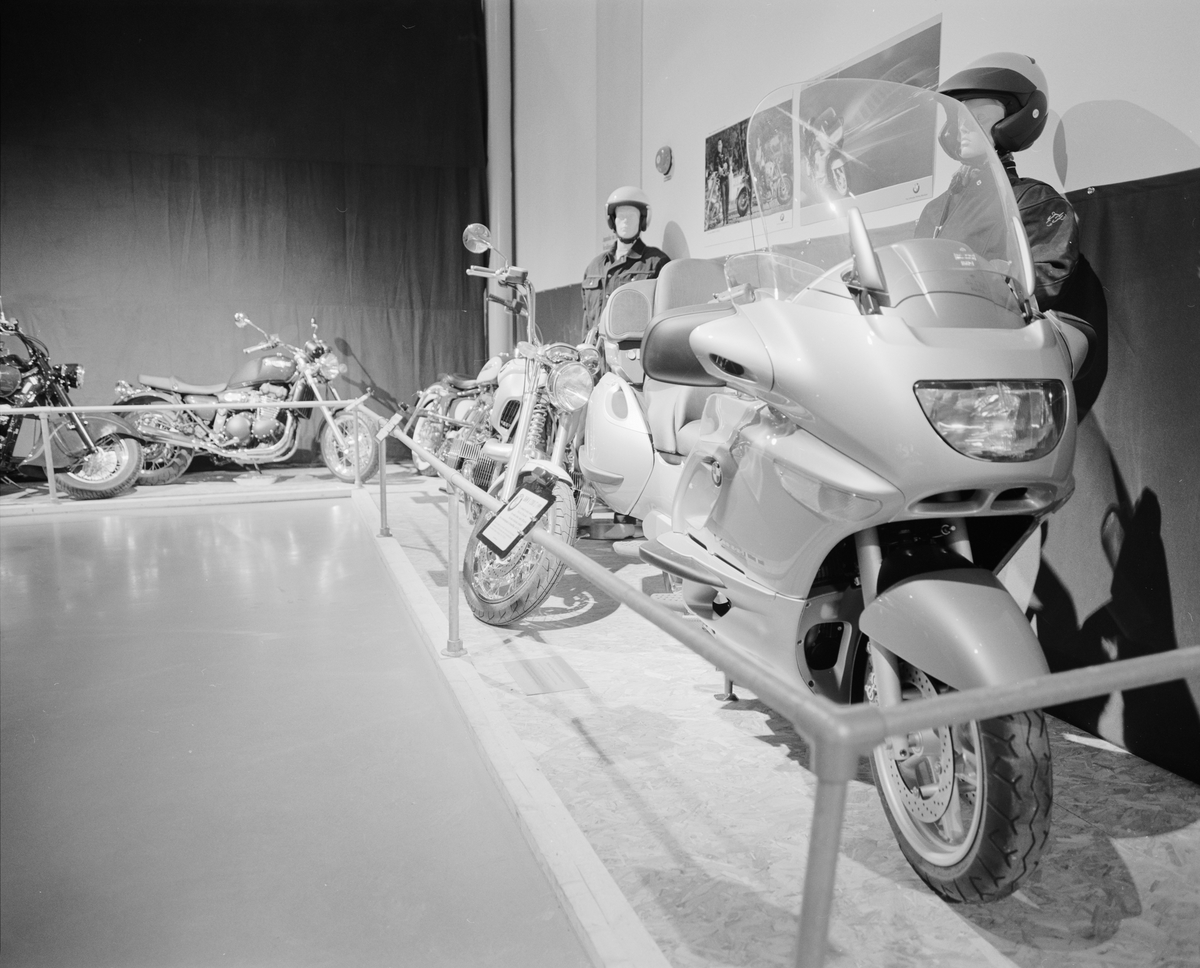 Dokumentation av "Motorcykeln 100 år" i Wallenberghallen. BMW, årsmodell 1999.