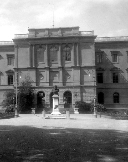 Universitetet, GenÃ¨ve, Schweiz år 1927.

inv. nr. 86879.