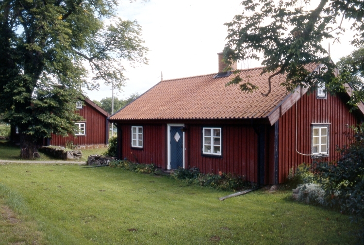 Bild D39982 är S. Lillagården i Hömb och inte Ryssagården.
(uppgift från besökare 2016)