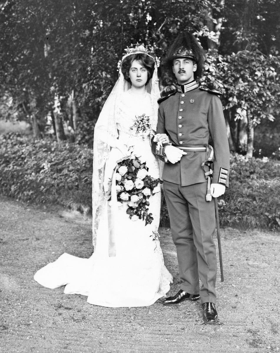 Carin Focks och Nils Gustav von Kantzows bröllop 1910. Carin Fock var dotter till chefen vid I 14 Kungliga Hälsinge Regemente Överste Carl Alexander Fock. 1920 träffade hon genom sin syster grevinnan Mary Von Rosen, den blivande nazistledaren Herman Göring som då arbetade som flygare i Sverige. Carin lämnade då Nils von Kantzow under äktenskapet vilket ledde till skandal inom den svenska adeln. 1922 fick hon skilsmässa från sin man och gifte om sig med Göring året därpå. Carin förblev gift med denne fram till sin död 1931.