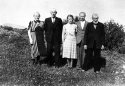 Familiebilde fra Bakkemo , Stonglandet.  Bildet tatt 1945.