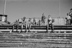 Brygger, kai, Barn som fisker sett fra Vefsna. Kommunekaia. 