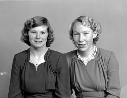 Foto av to ukjente kvinner, trolig fra Tingvoll kommune i Mø