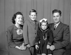 Fra Nordmøre museums fotosamlinger, Halås-arkivet.