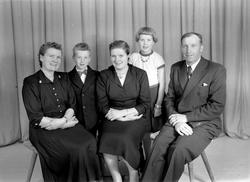 Anne og Kondrad ? Med barna Kjell Aksel, Aud og Eva.
Fra Nor