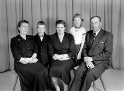 Anne og Kondrad ? Med barna Kjell Aksel, Aud og Eva.
Fra Nor