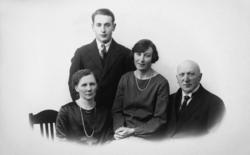 Distriktslege Ole Fladvad, Namdalen. Født i Kristiansund 187