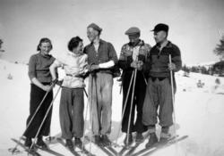 Påska 1939: fv Synnøve Mollan, til høyre Ole Mollan sen. Ink