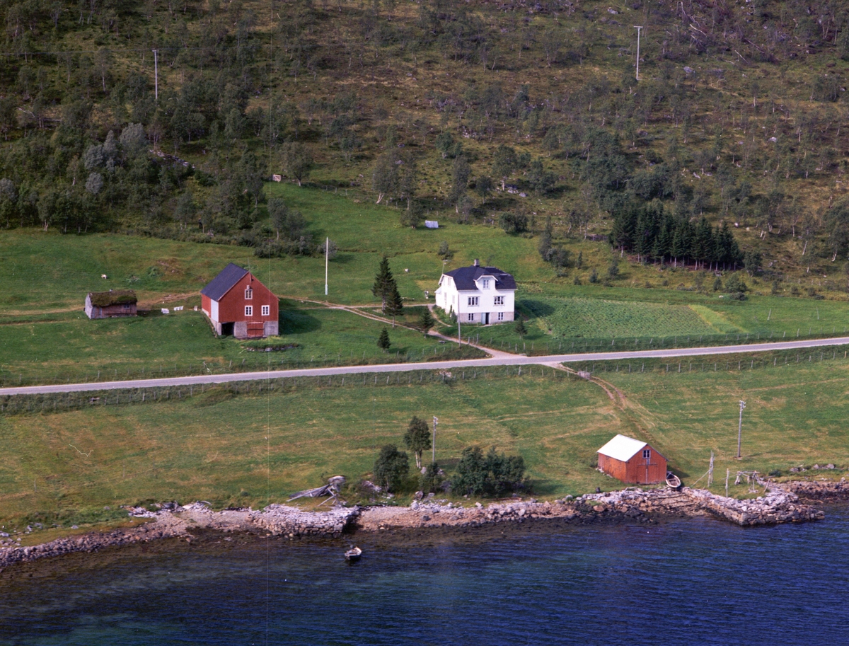 Flyfoto fra Bergli i Gullesfjord.