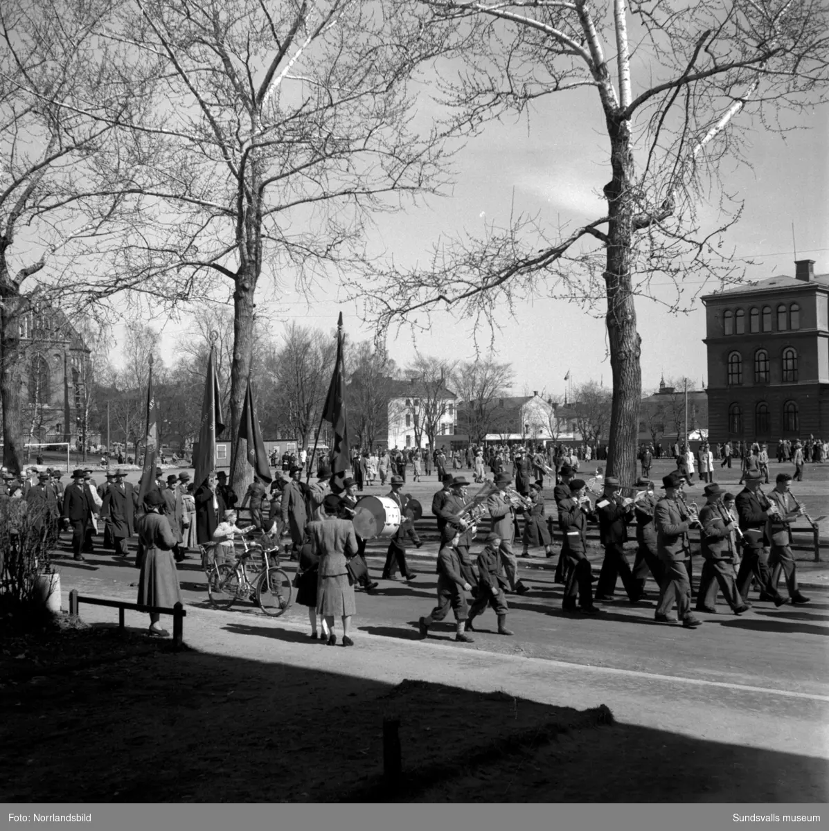 3000 demonstranter trängs på gator och torg på första maj 1951.