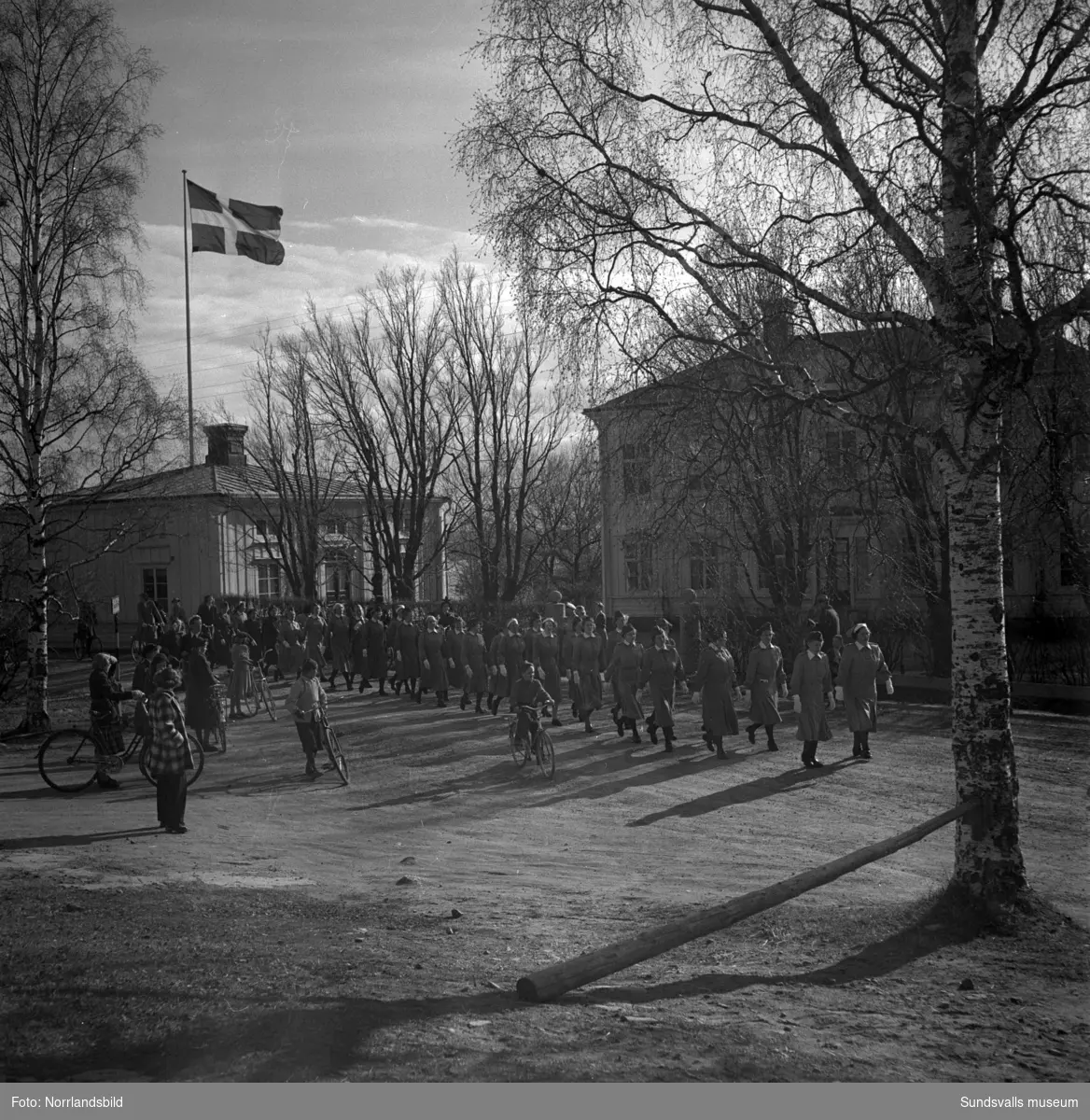 Hässjö lottakårs 10-årsjubileum i och utanför Hässjö kyrka.