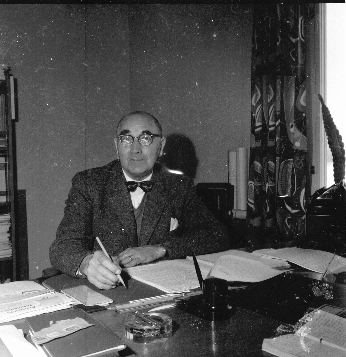 Bonow D.O. var vice ordförande i Bollnäs stads stadsfullmäktige,
från 1943-1949.
1950 blev han vald till stadsfullmäktiges ordförande.
Bollnäs 18/12 1958