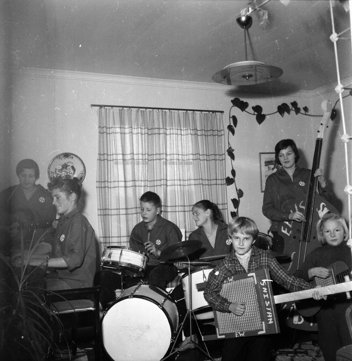 Gnistan.  Fv. Iris Olsson, Kerstin Persson, Lars Arvidsson, Eva Nordén, Anna Persson, Ingrid Forsell, Inger Thörnell.
Bogården 1959