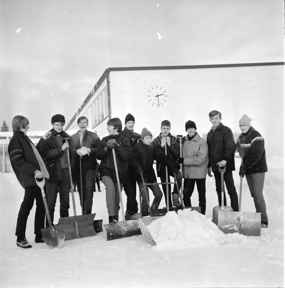 Arbrå,
Centralskolans aktion för ferieresa,
Februari 1967