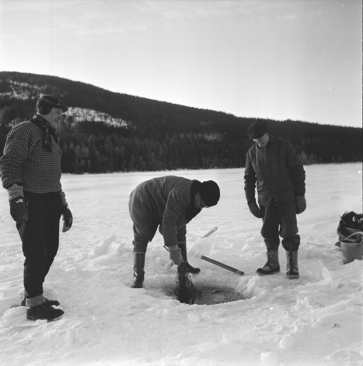 Ljusdal,
Sikfiske på Hennansjön,
Viksten, Sandbäck m.fl.
6 Jan 1965