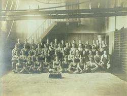 Gruppebilde av medlemer av Sportsklubben 1909. Signatur på b