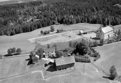 Hovienga, gnr./bnr.33/7, og Spydeberg skole.