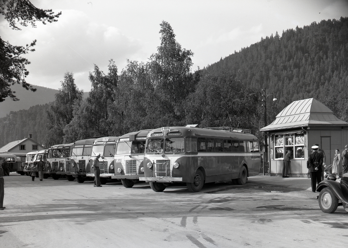 Bussoppstillingsplass, Fagernes sentrum. Gamle Narvesenkiosken.