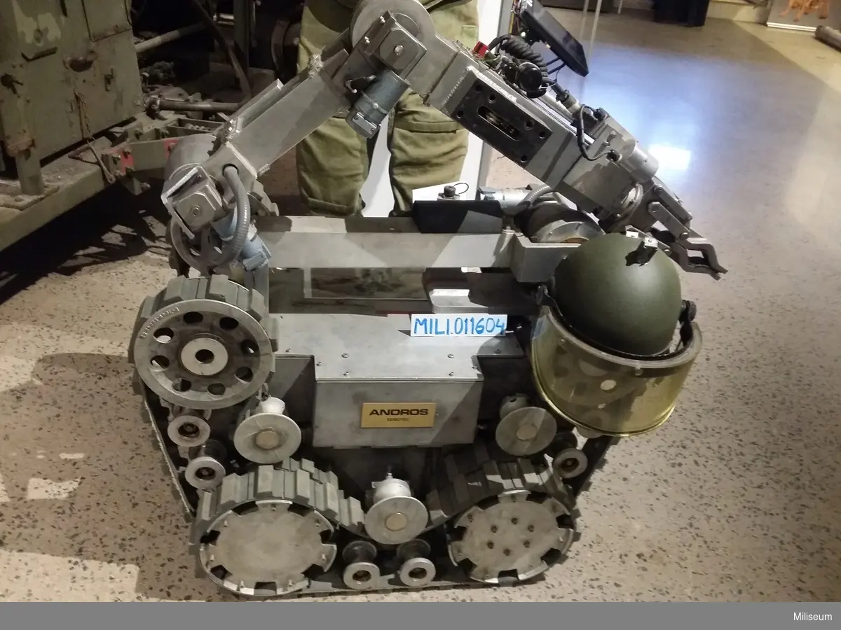 Ammunitionsröjningsrobot 1B.