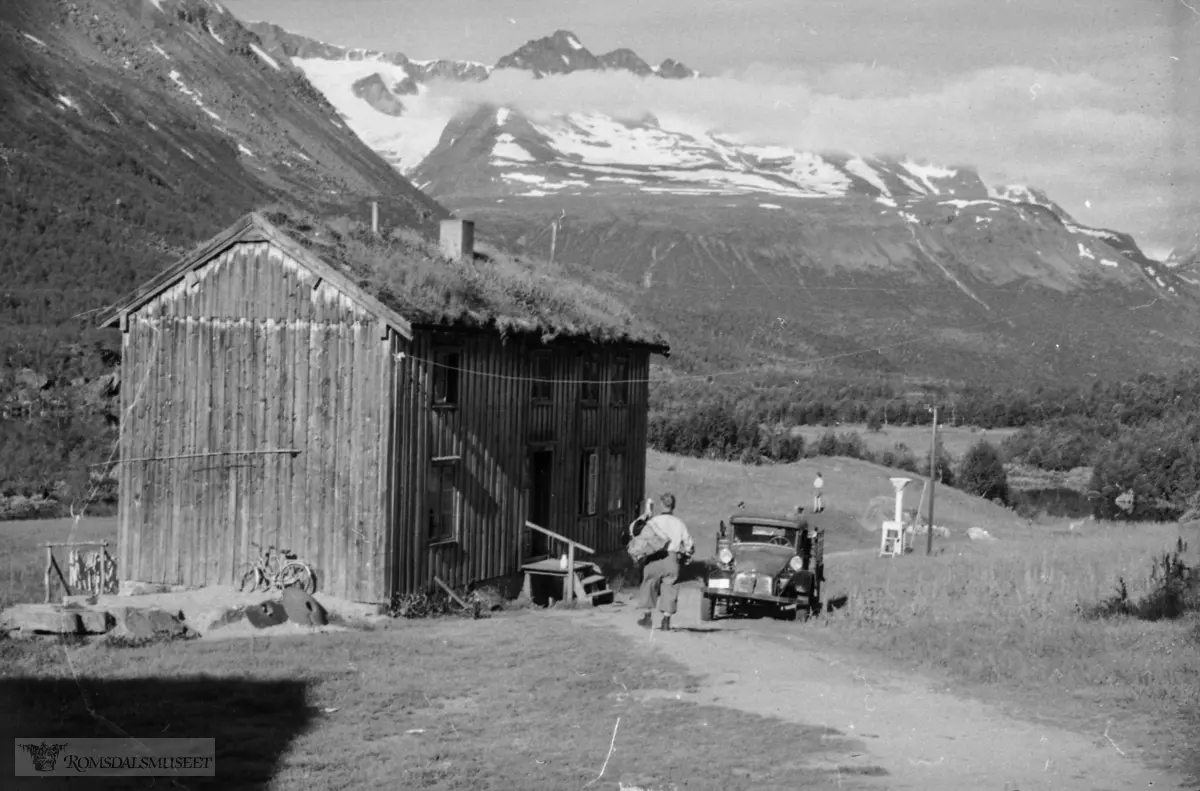 Lastebilen er en Krupp L2H143 , en etterlatenskap etter Tyskerne fra krigensdager.