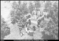 Avduking av gravminne Venabygd kirkegård.