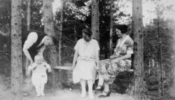 "Johan, Nils, Marie, Nancy(?). Alle trolig fra Williamsfamil