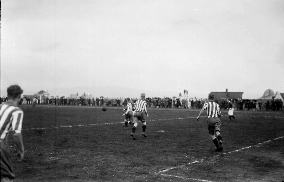 Fotballkamp på Gjøvik. (Aberdeen - Opplandslag 1929 ?)