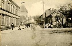 Jeløgata i Moss ca. 1910.  Ledsaak-hjørnet til høyre. Jeløga