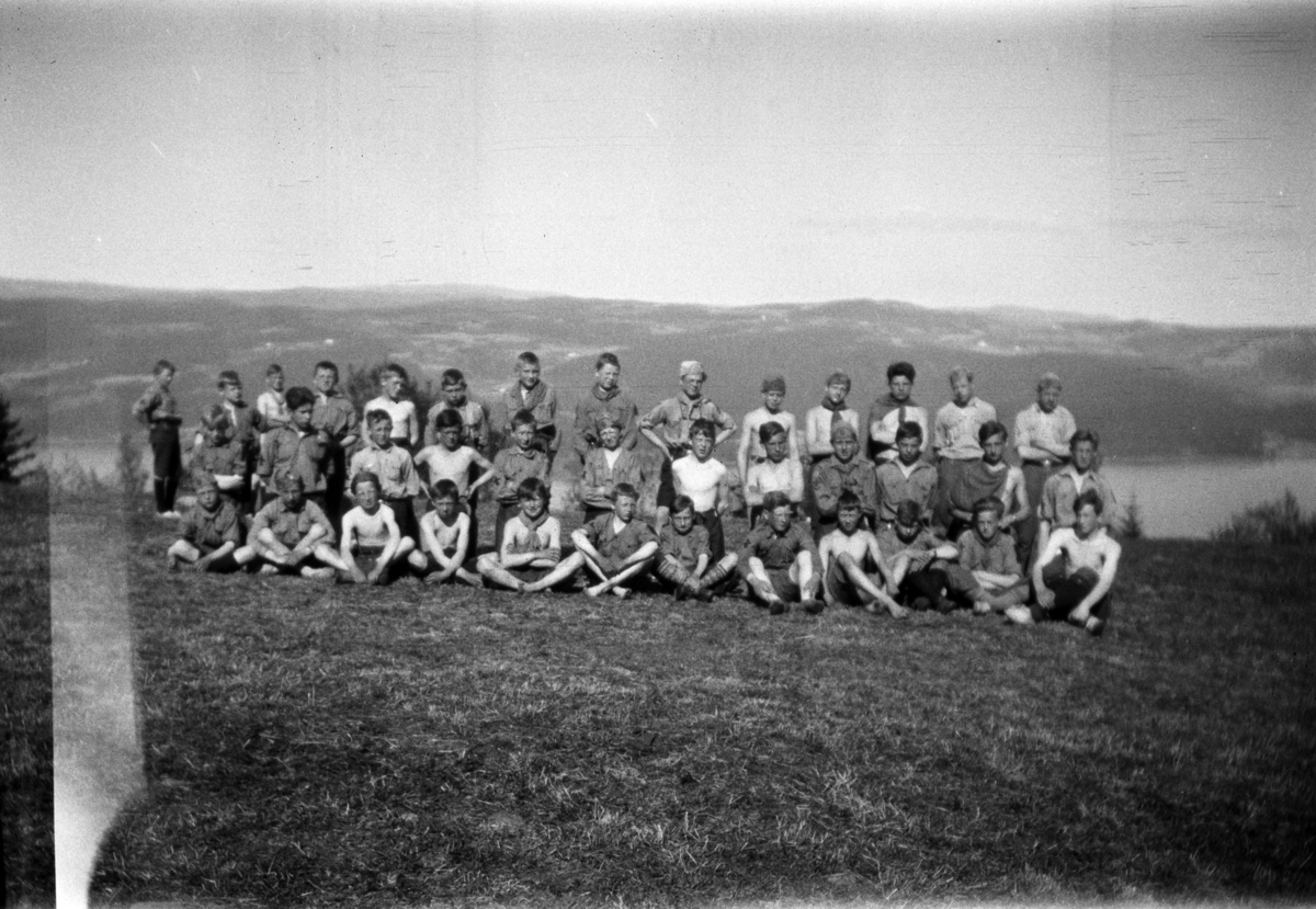 Speiderleir pinsen 1928. Gruppe av gutter.