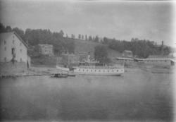 DS Lillehammer til kai i Lillehammer ved Thorstadbua. Lilleh