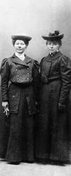 Portrett av to kvinner. Ingeborg Bihaug, Ingeborg Pedersen.