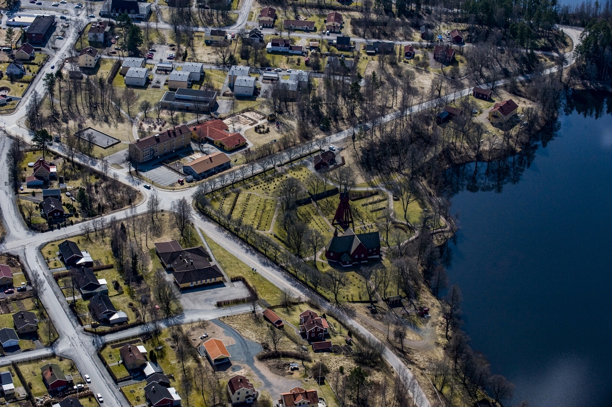 Flygfoto över Bottnaryds kyrka i Jönköpings kommun.