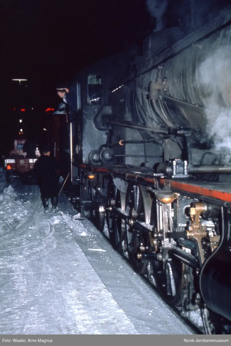 Damplokomotiv type 30a nr. 271 forspent nattog 405 på Oslo Ø