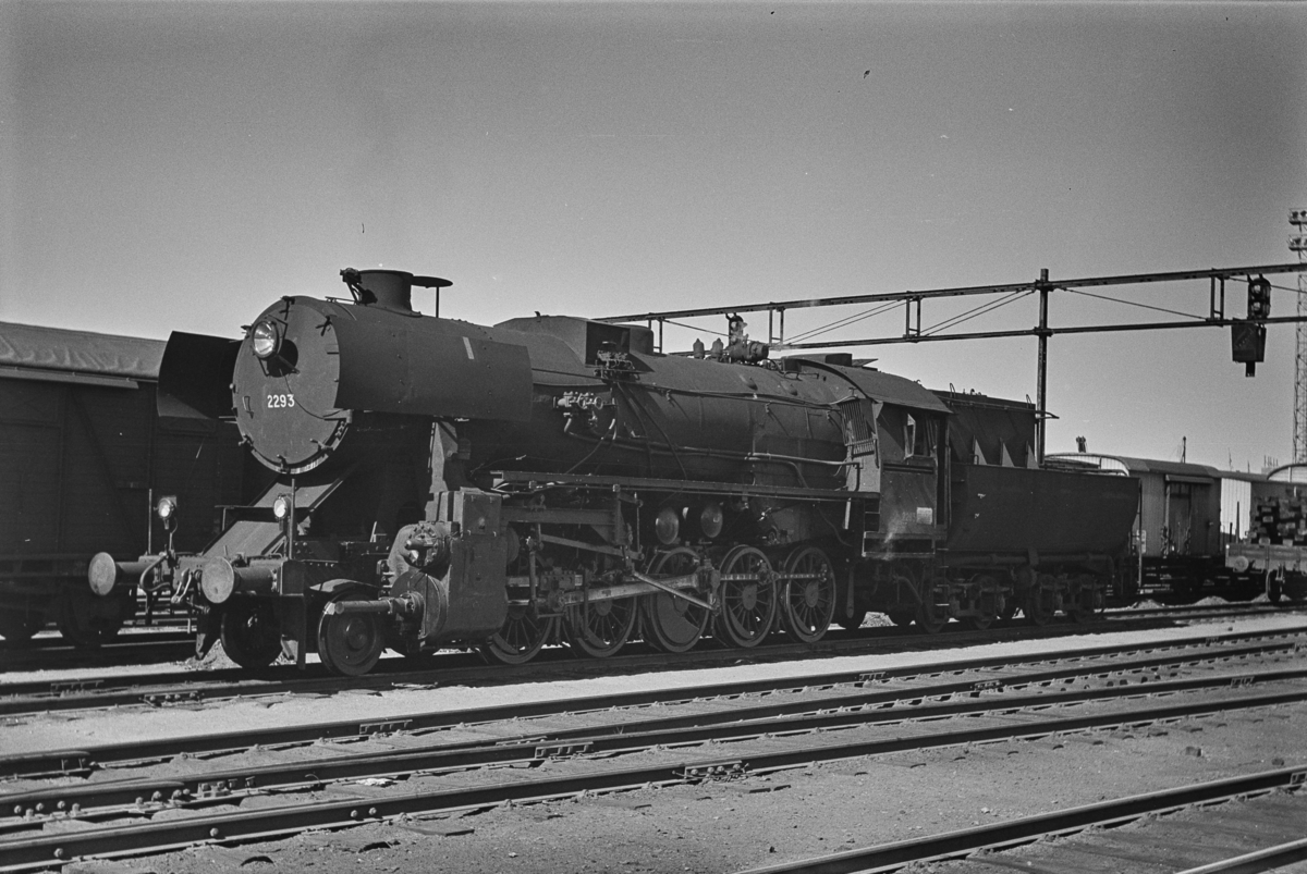 Damplokomotiv type 63a nr. 2293 på Trondheim stasjon.
