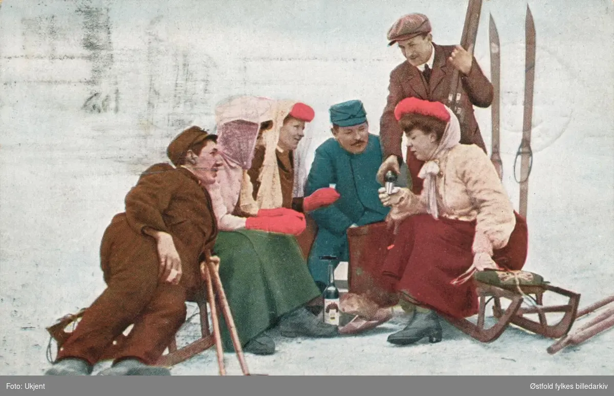 Julekort. Ski- og aketur. Kolorert fotografi. Sendt som julekort. Poststempla 1911.