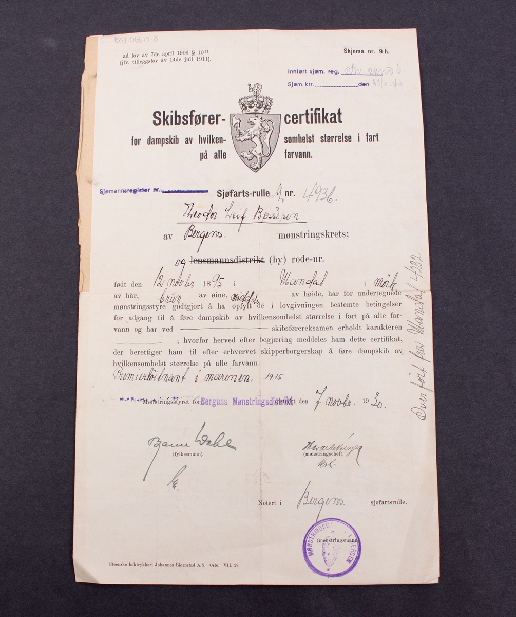 Skibsfører-certifikat gitt til Theodor Leif Bessesen fra Bergens Mønstringsdistrikt, datert 7. november 1930.