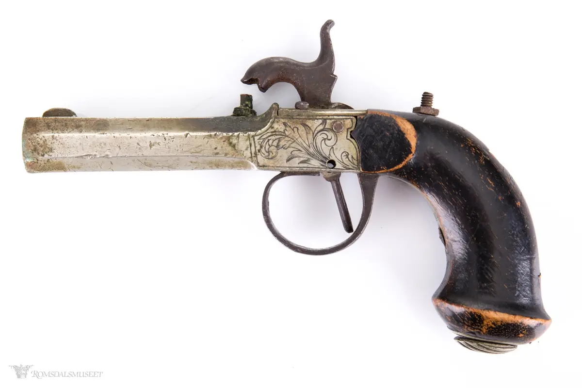 Opp i kolben er det uthult og innsatt en beholder for fenghetter.