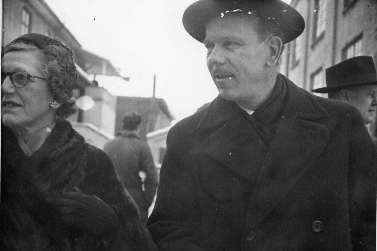 Byggenr. 42 v. LMV: Maria Teresa.
Kvinna som døper båten (med blomsterbukett) er "miss Angela Butts".