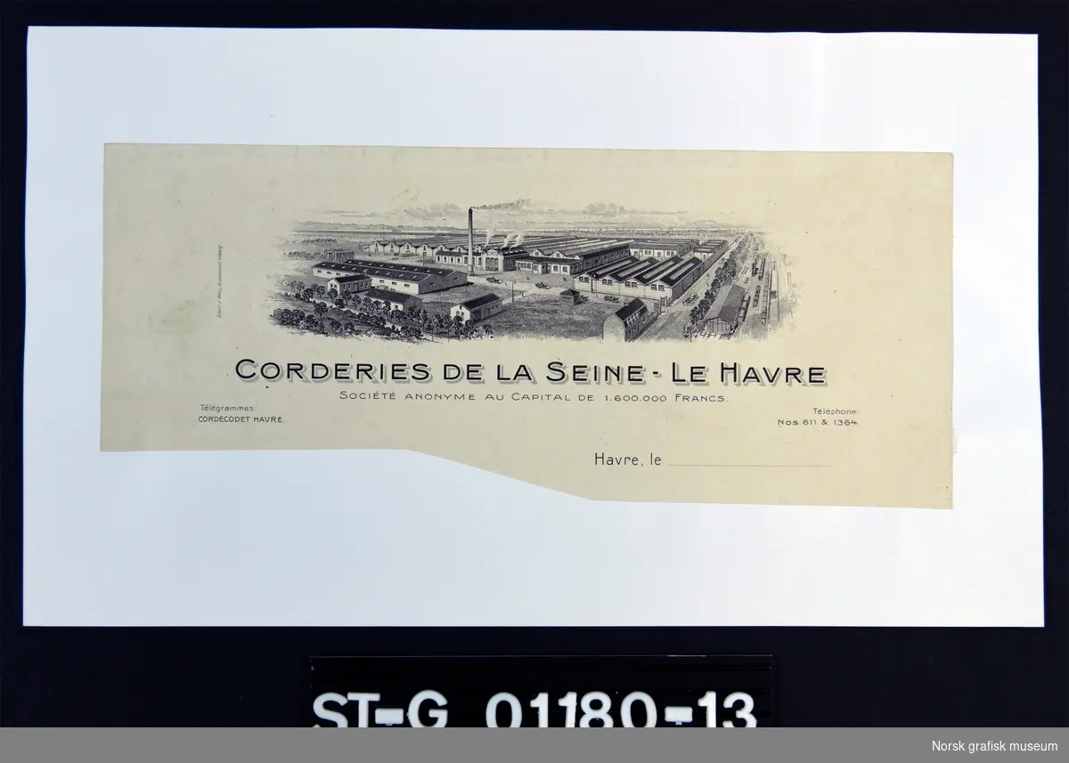 Brevhodet i sort/hvitt viser firmanavnet "Corderies de la Seine - Le Havre" under en fremstilling av et stort område med mange bygniger. Midt i bildet står en høy fabrikkpipe, og helt til høyre ser vi jernbanen.